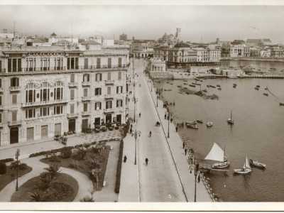Una panoramica in bianco e nero del Kursaal Santalucia 